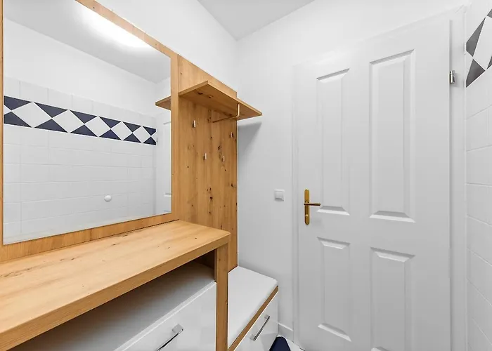 Near Schloss Schoenbrunn Parking Free Apartment