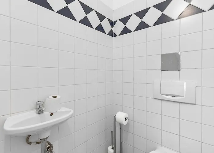 Near Schloss Schoenbrunn Parking Free Apartment *